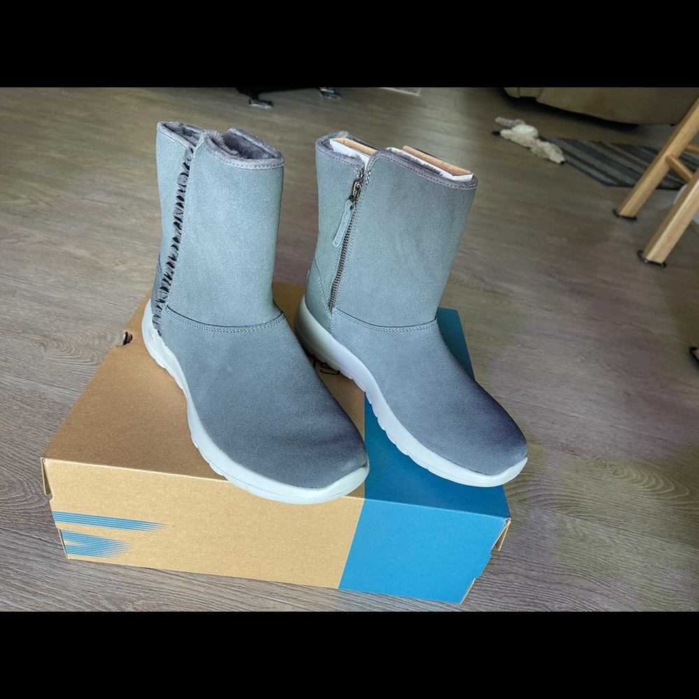 Skechers gray, new boots, size 9.